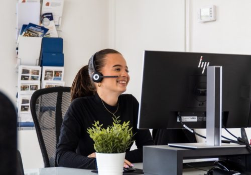 Front-office.jpg Front-office.jpg